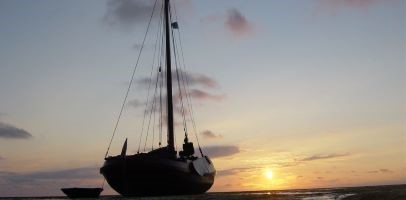 Zeilboot midden op het water